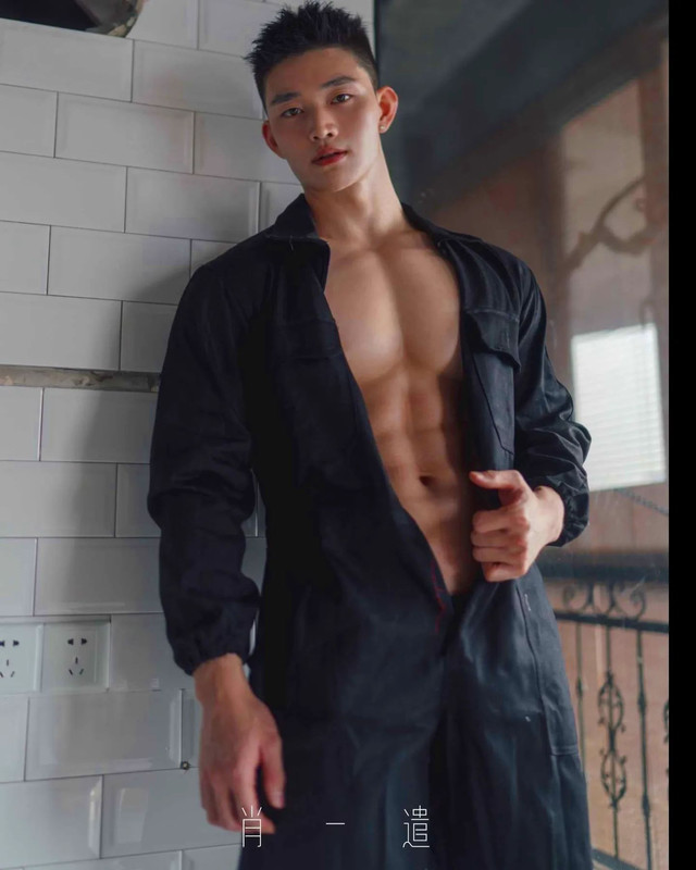 Photo by Chinese hunks 全球華男 on August 04, 2023.