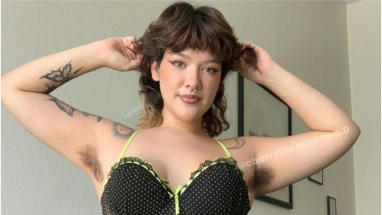 Chica gana 400 mil pesos en OnlyFans por mostrar su axilas con vellos