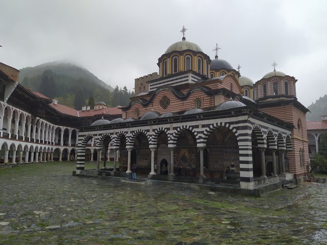 Escapada a tierras búlgaras en solitario - Blogs de Bulgaria - 08-09/10: Aterrizaje y...a explorar! (5)