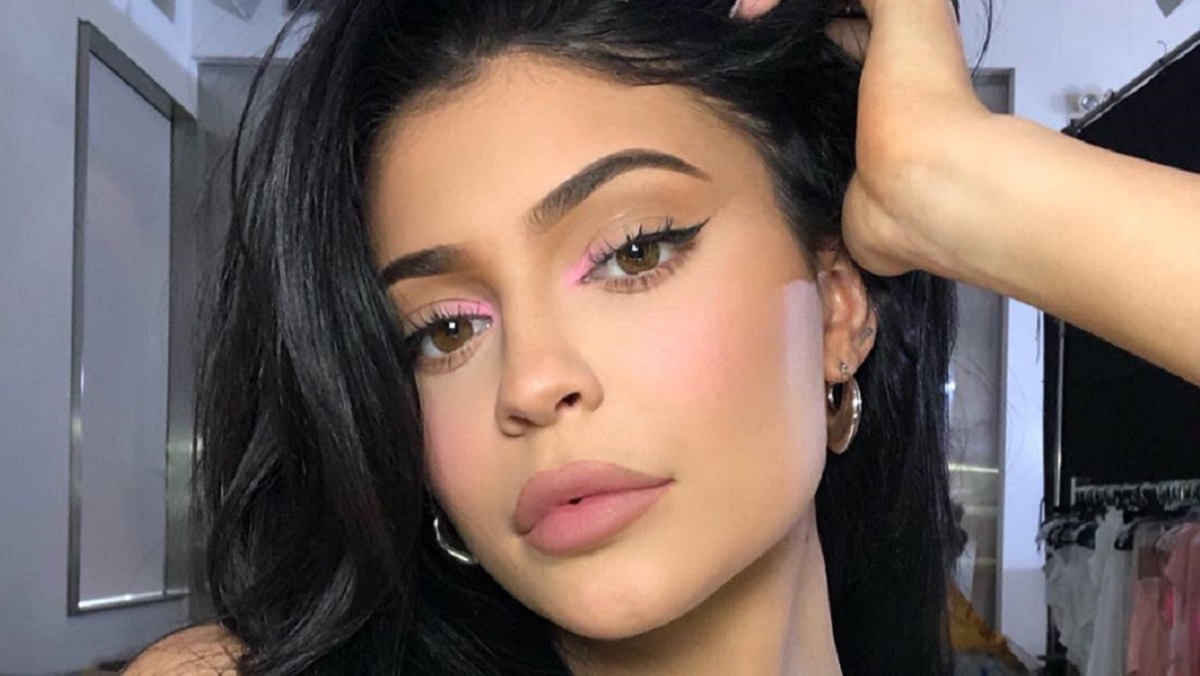 Kylie Jenner sufre acoso de un fan; entró a su casa para pedirle matrimonio