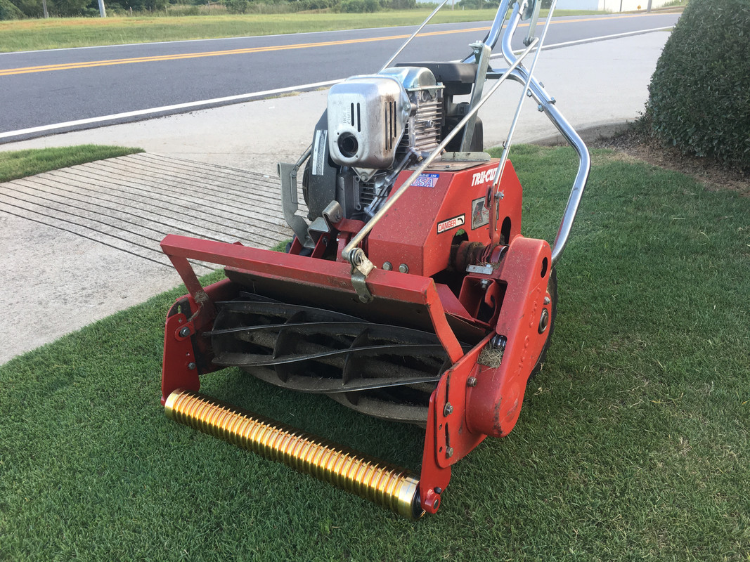 Grooved roller for reel mower deals