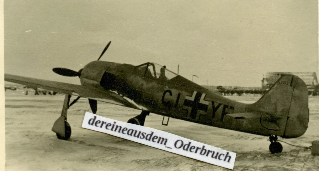B1 Foto LW deut Jagdflugzeug Plane Focke Wulf Fw 190 Werks Nr Kennung 5272