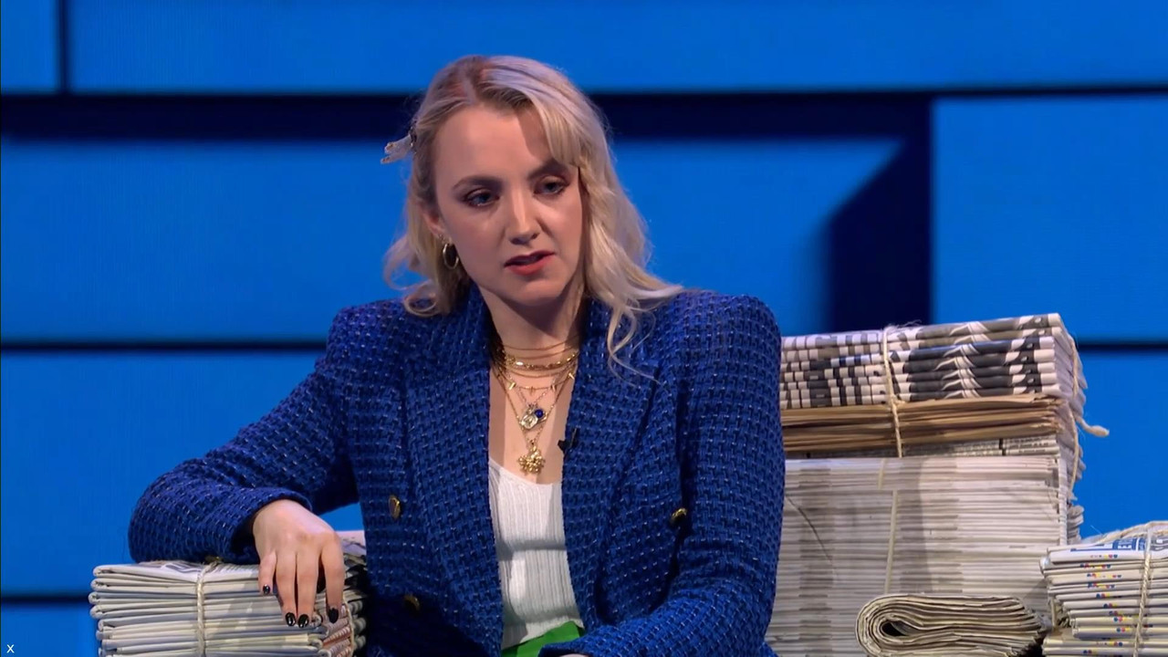 Evanna Lynch 041121.mp4_snapshot_08.17_[2021.11.04_23.56.03]