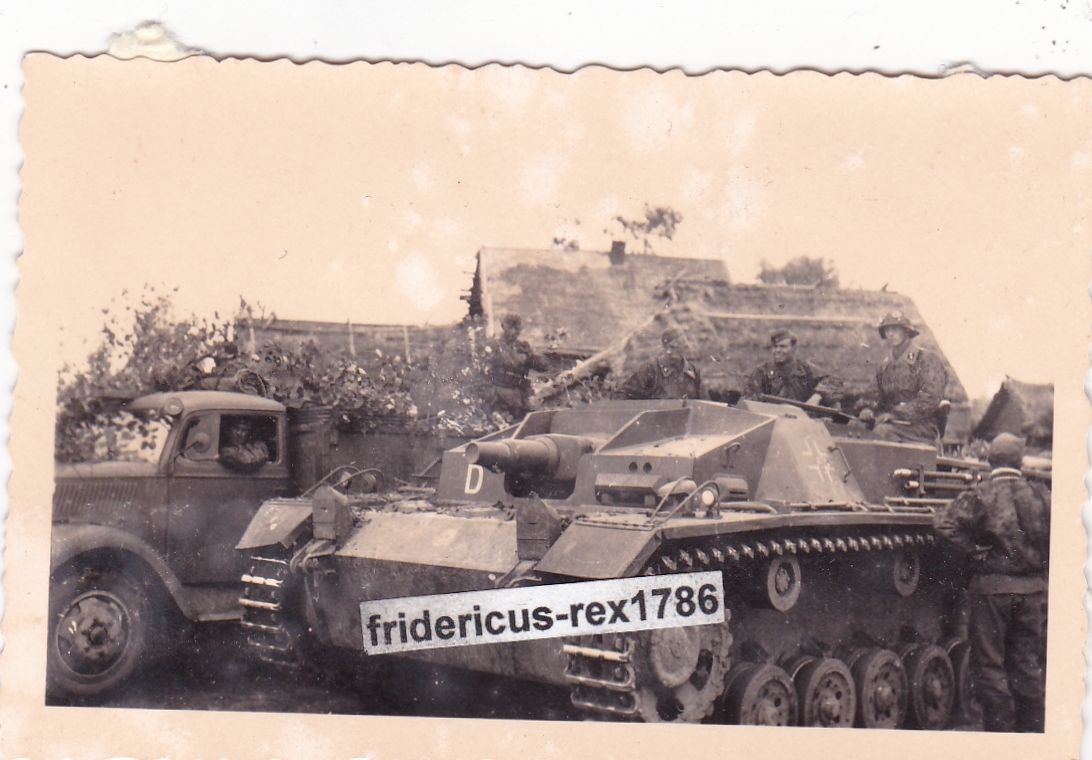 Foto elite T- Div. StuG Sturmgeschütz Panzer Tan