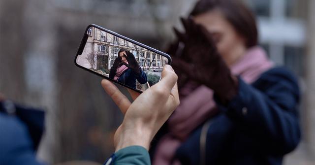 how-to-take-photos-on-i-Phone-x-2048x2048.jpg