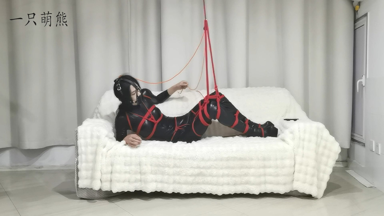 一只萌熊 吊腿驷马钢钩强制抬头自缚.mp4_20240426_092435.400