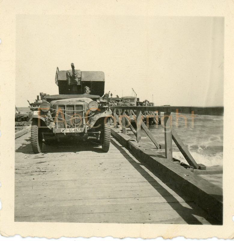 Halbkette Flak 2cm Vierling Geschütz Artillerie 