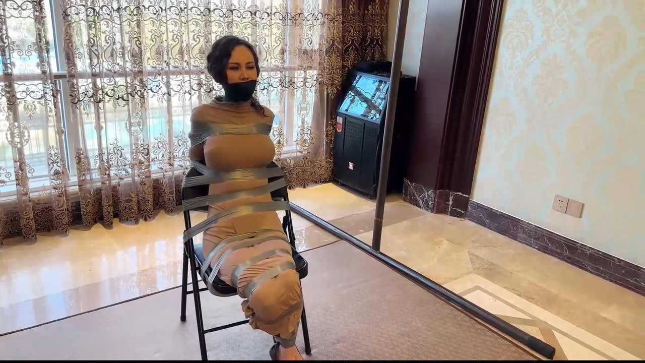 枫叶原创 美国洋妞大战中国美女.mp4_20241204_085538.877