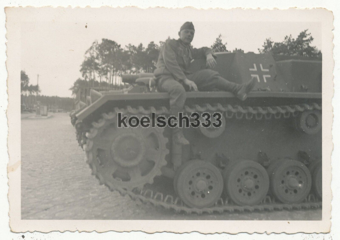 3 Fotos Soldaten der Wehrmacht am Sturmgeschütz Panzer in Jüterbog 1941 StuG Ari (1)