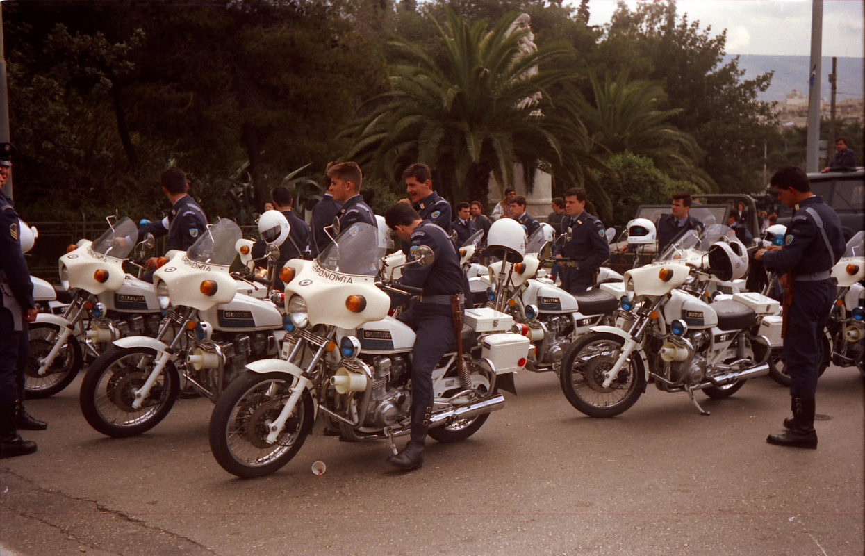 1992-03-25 041