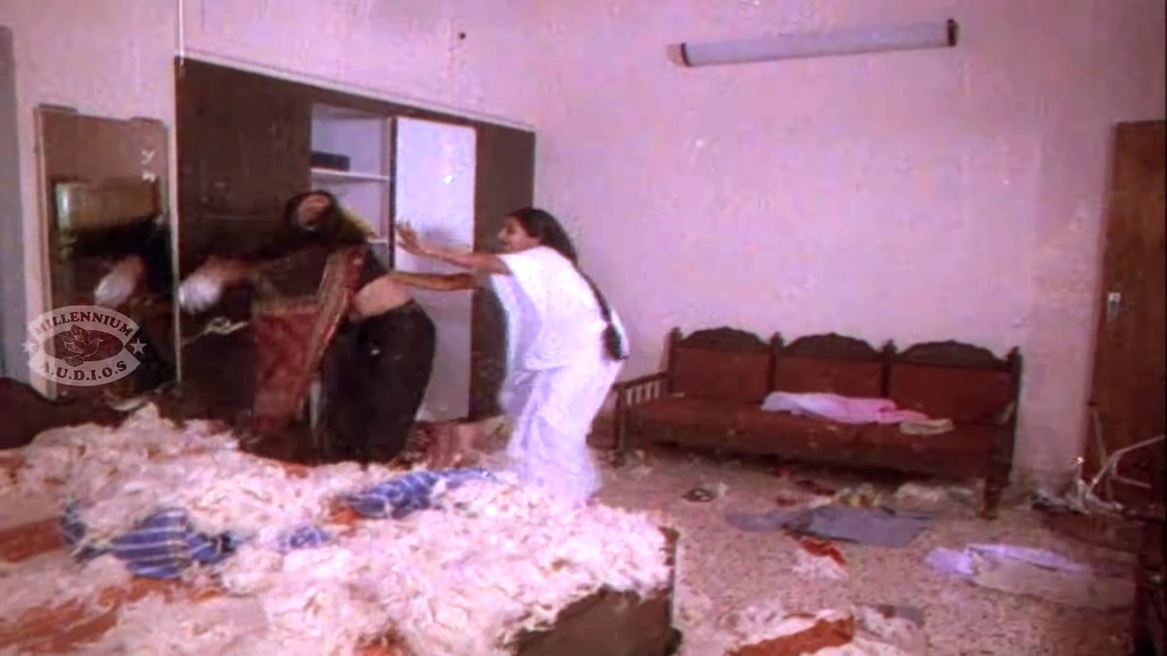 Beautiful and young geetha navel and other saree scenes.mp4_snapshot_00.52.764