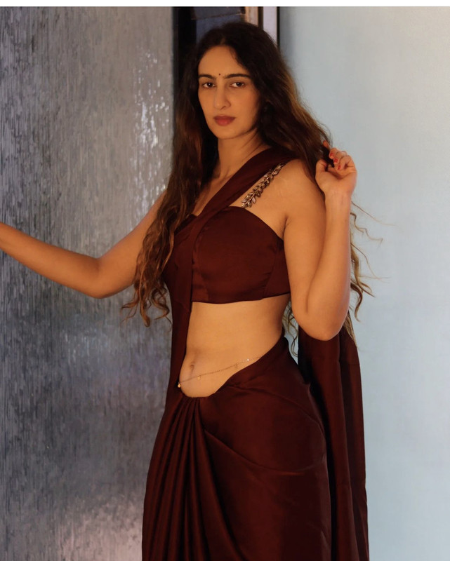 FF990-DE9-8-ACE-4-B24-8-C08-B869-A2169-C