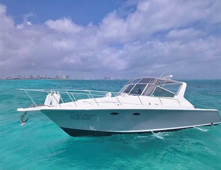 Blue Magic 38 ft luxury yacht charter Cancun - Bathroom facilities and comfortable cabin for 10 guests