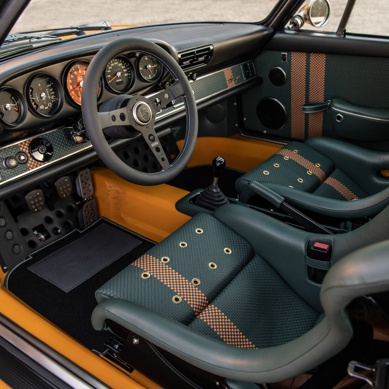 29-singer-911-hollywood.jpg