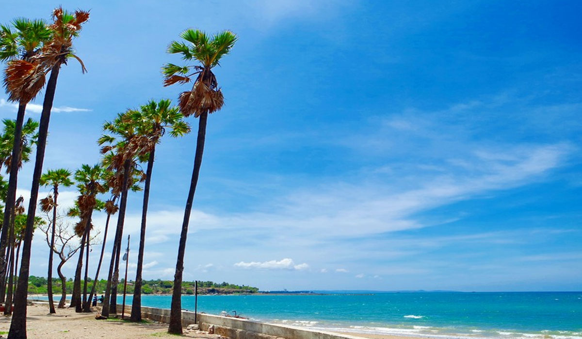 Menikmati Keindahan Pantai Lasiana yang Sangat Terkenal dan Indah!