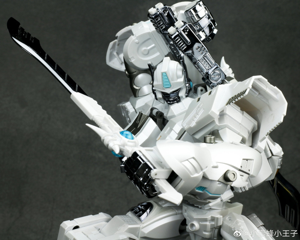 GT-10A-T-Beast-Ultra-Magnus-09