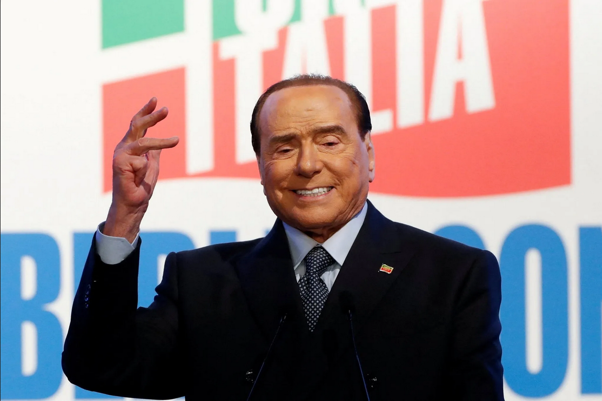Silvio Berlusconi 'el caballero' conocido por los escándalos, muere a los 86 años