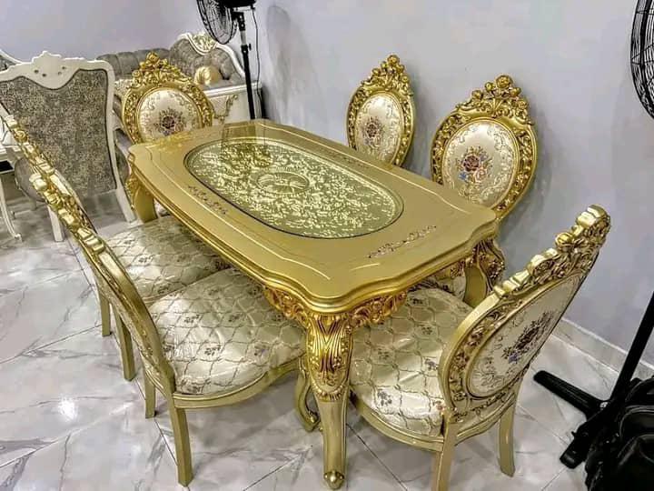 Contemporary dining room decor