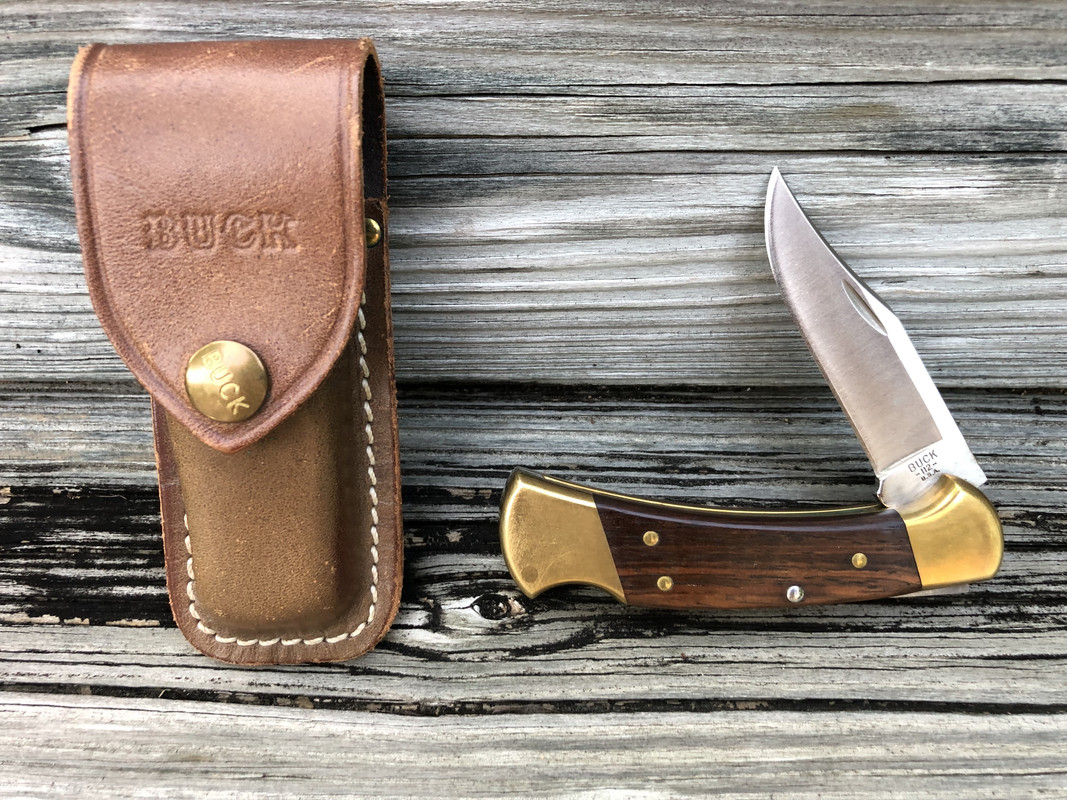 Buck_112_four-dot_with_belt_sheath.jpg