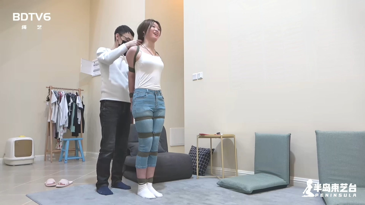 半岛束艺 任何新模都要变成台长喜欢的样子：七分裤 小吊带 苏心.mp4_20210401_131303.151
