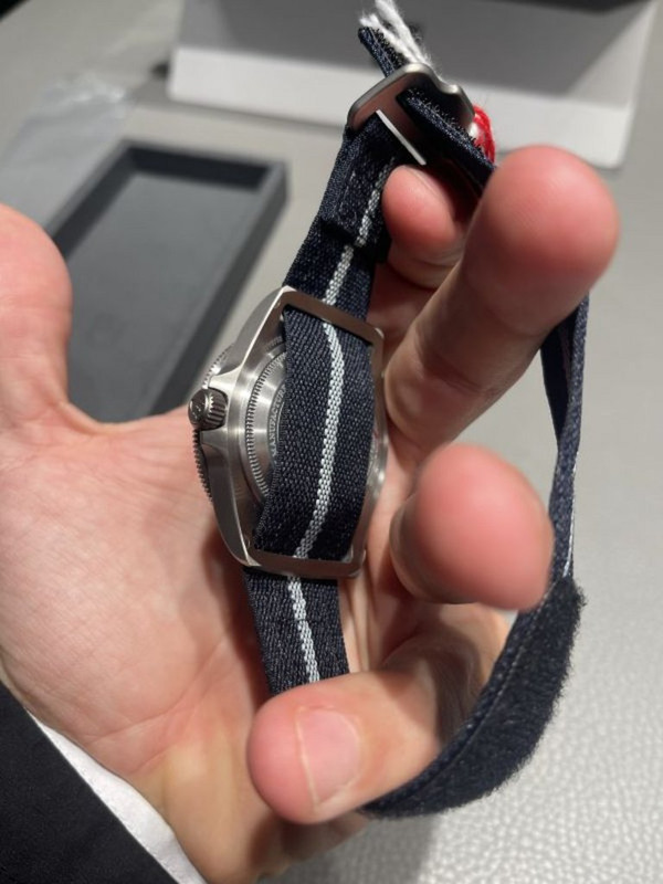 10720A66-6C94-4C6F-8CFF-994D8DEEA3F9