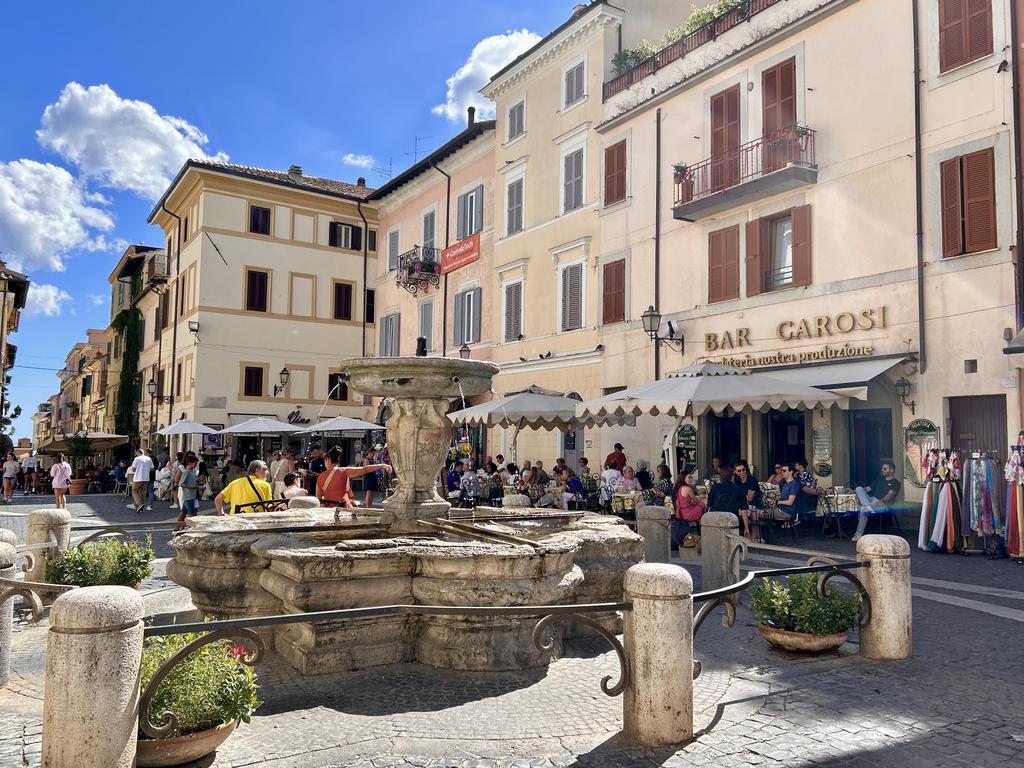 Жаркий сентябрь на побережье Тирренского моря.