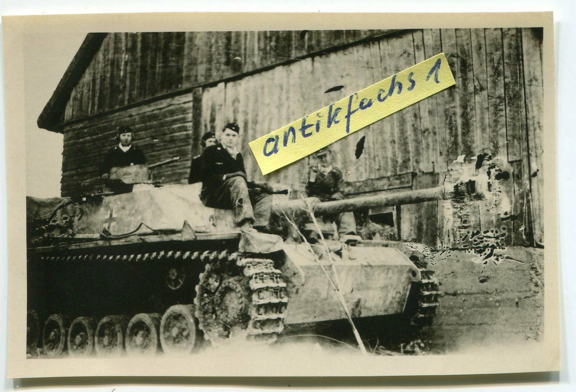 Deut.Panzer-Sturmgeschütz mit Langrohr an der Ostfront