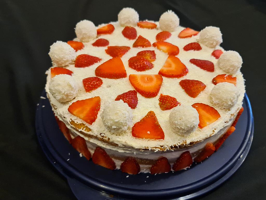 Erdbeer Raffaello Torte