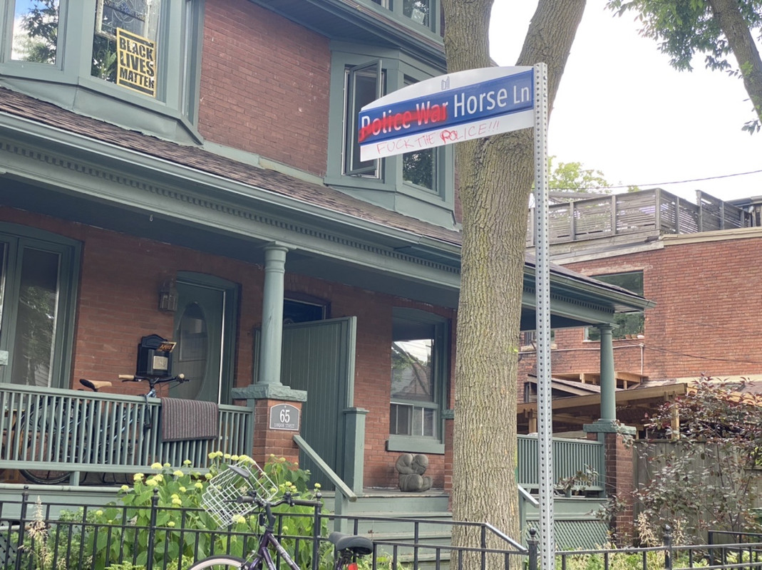 35F0C946-2E45-4BB1-B7DD-FCCC3164CDF5