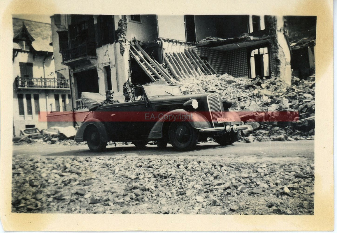 Frankreich Kämpfe PKW Auto Wagen Kübelwagen Foto