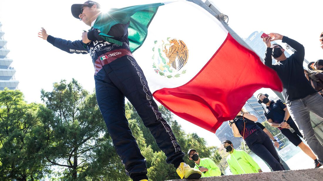 Sergio-Perez-Red-Bull-Formel-1-GP-Mexiko-3-November-2021-169Gallery-28747df1-1847261