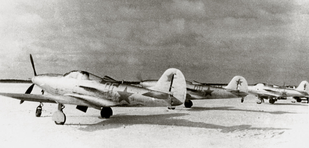 Bell-P-400-Airacobra-28GvIAP-5GIAD-Red-60-Baltic-and-Leningrad-Fronts-1944-01