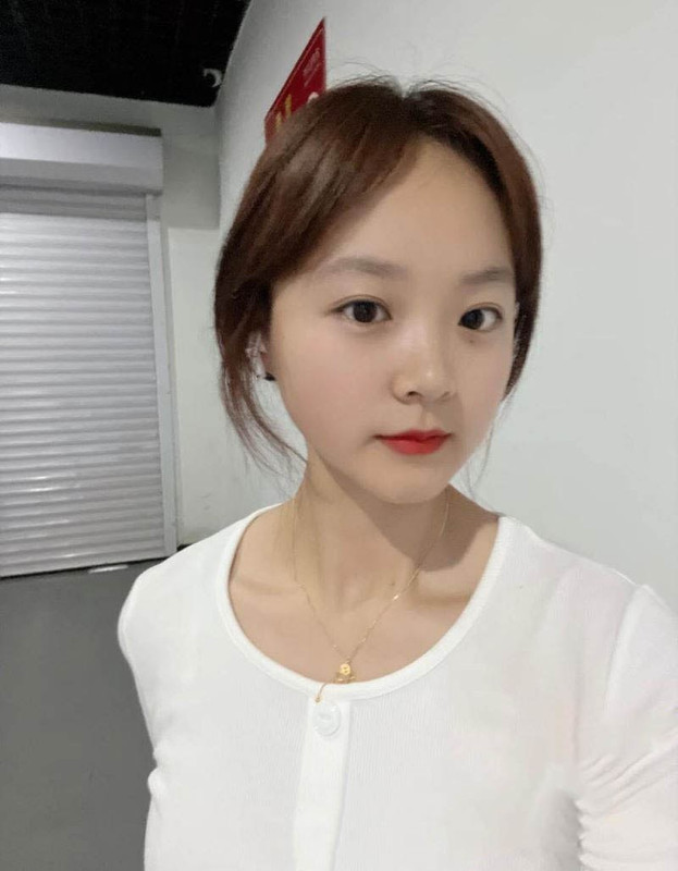 X3安徽铜陵职业技术学院江语新，清纯大二少女，极度反差！不仅尽情的卖弄风骚，还和金主爸爸私下约炮，先让妹子口交，后面全程爆操内射，妹子一直在淫叫，看起来非常舒爽，女主的身材也算是极品。平常没事就喜欢自