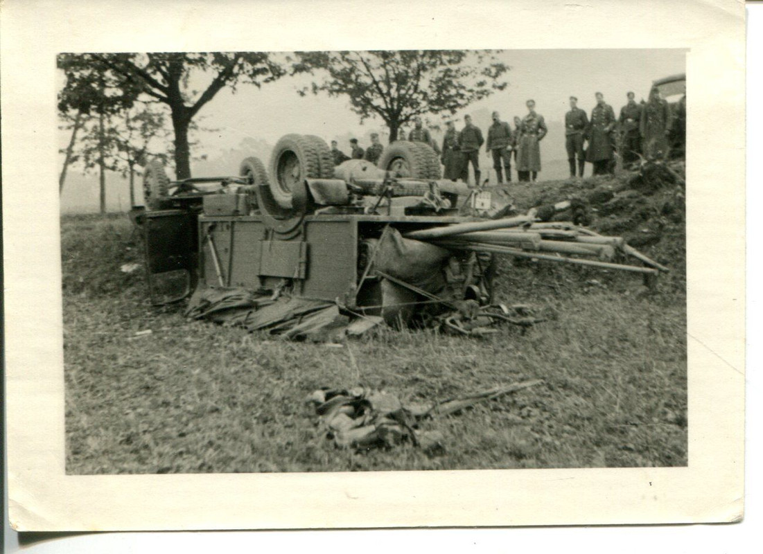 Orig.Foto LKW Luftwaffe Unfall Überschlag WW2