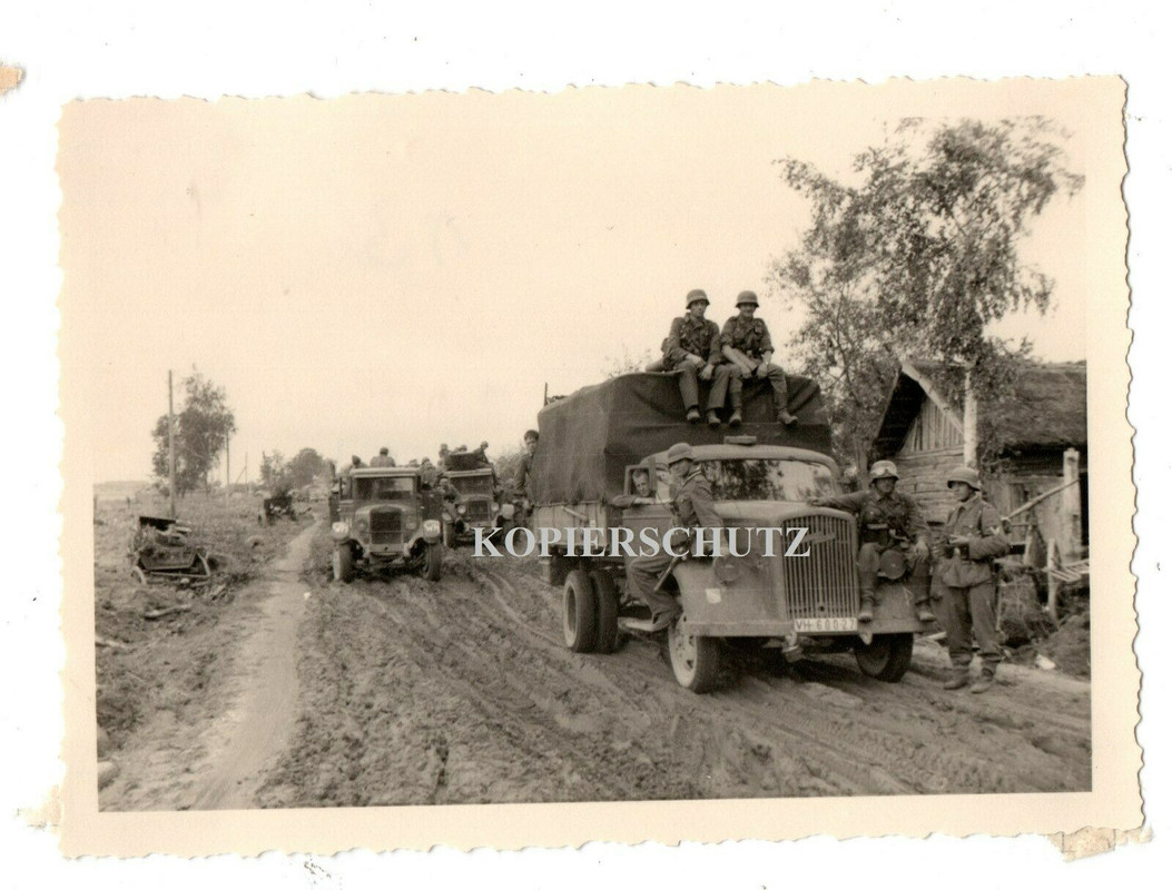 Russland 1941 Vorm. Kämpfer Ausrüstung SDkfz LKW Emblem zerst. Technik