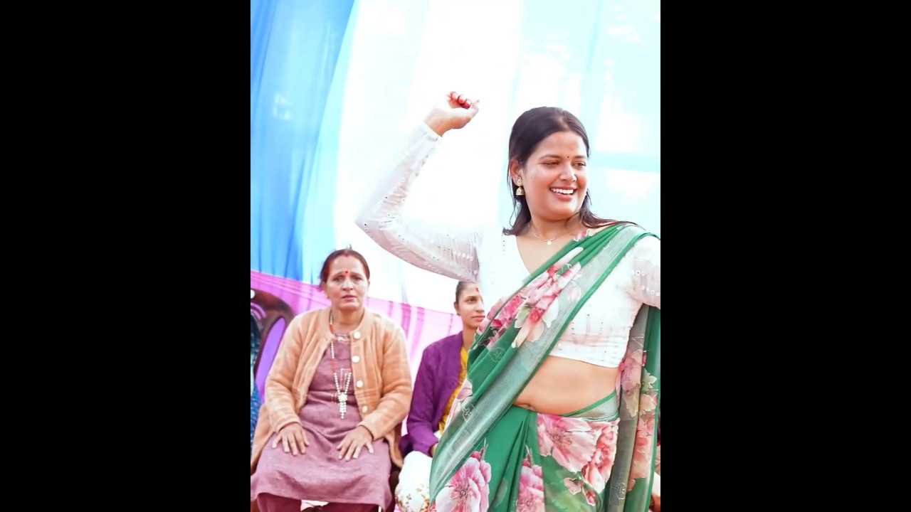 Beautiful sexy nepali girl hot navel in green saree mp4 snapshot 00 07 133