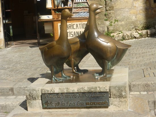 [Image: sarlat-statue-of-the.jpg]