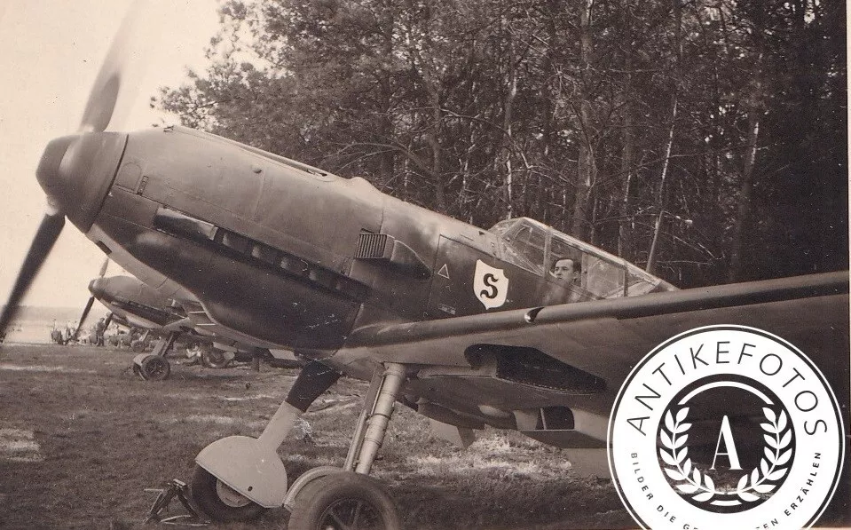 Foto,Me 109,JG 26,Kennung,Wappen,Schlageter,Jäger,Flugzeug,Kanal,Staffel,Tarnung (6)