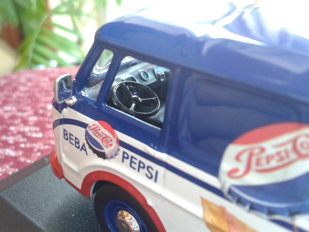 1971 Ebro F108 Furgón Metálico “Pepsi Cola” (Ixo - nº 19 Furgonetas de Antaño) (12)