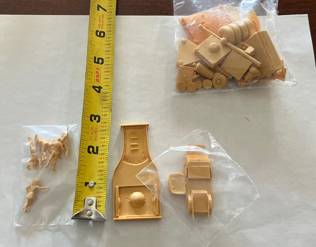 LUNAR MODELS BASE AND ACCESSORIES 2C