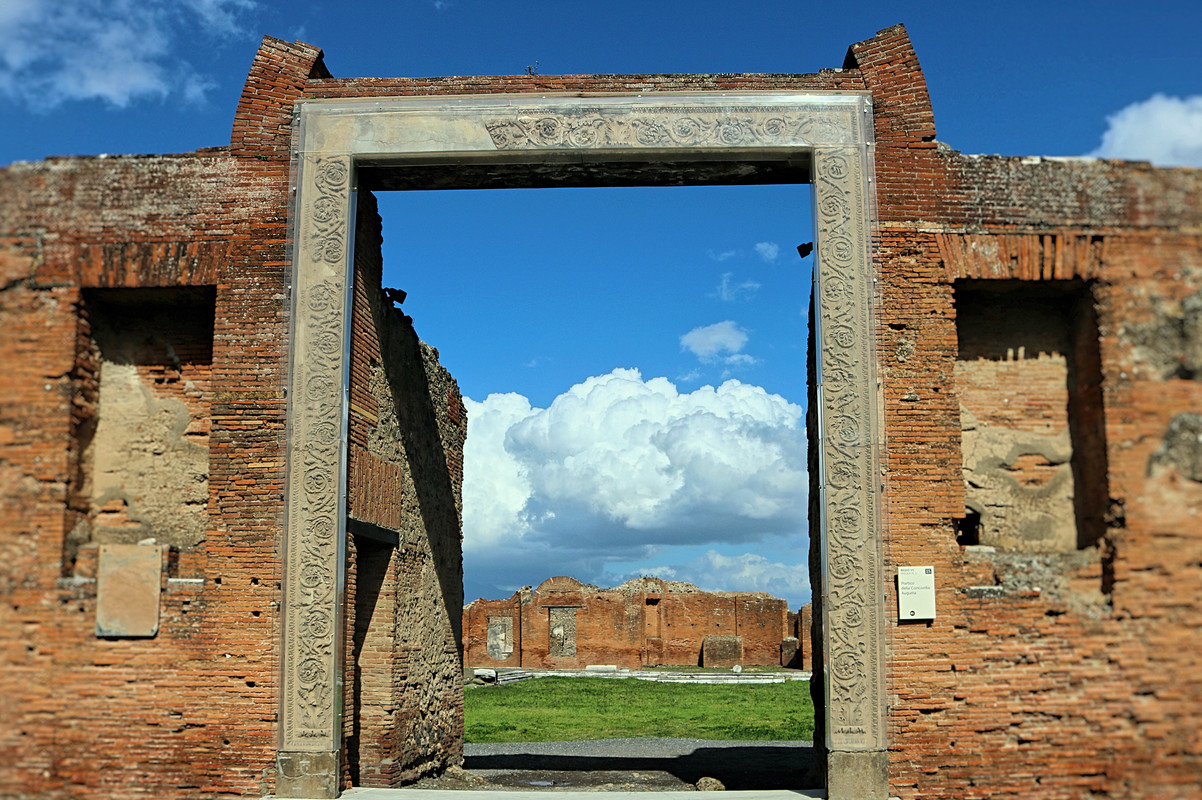 day trip in pompeii