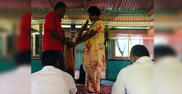 elderly-couple-married-llegally-sm