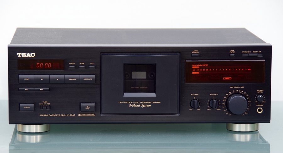 [Bild: Teac-V-3000-1x.jpg]