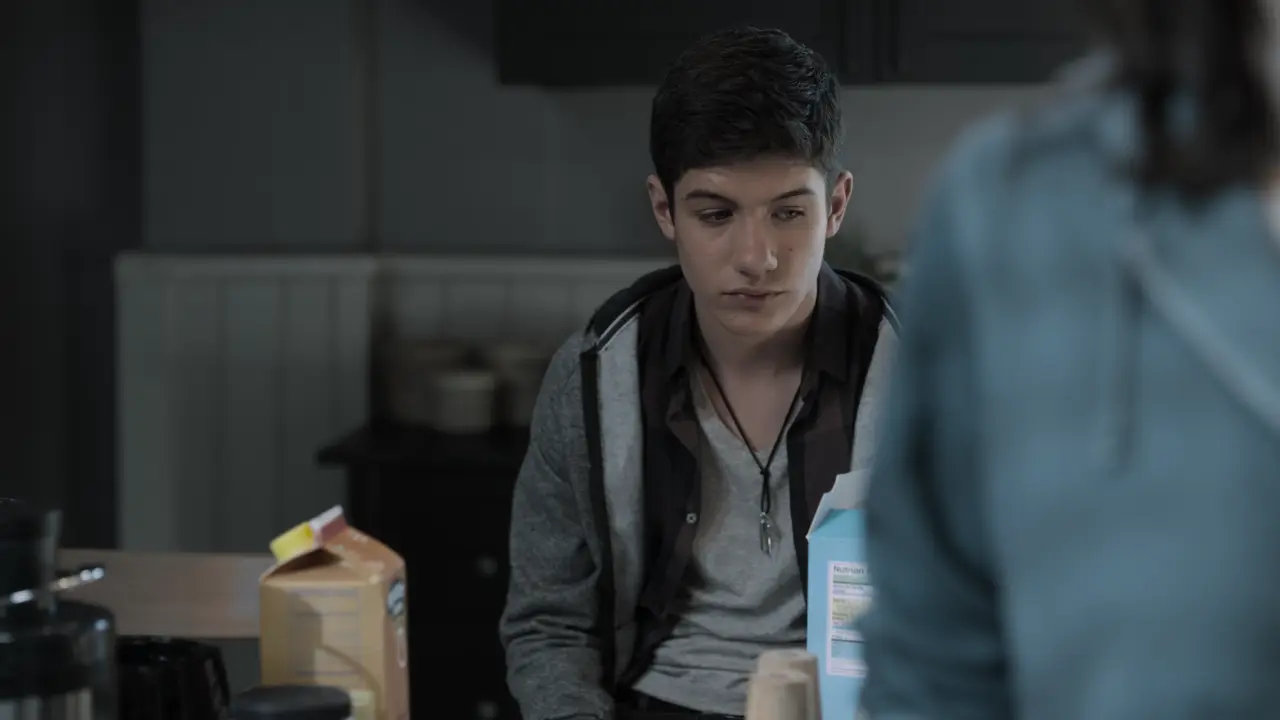 Absentia.S03E01.Tabula.rasa.2160p.WEBMux.ITA.ENG.DDP5.1.Multisub.HDR.x265-BlackBit[screenshot 2]