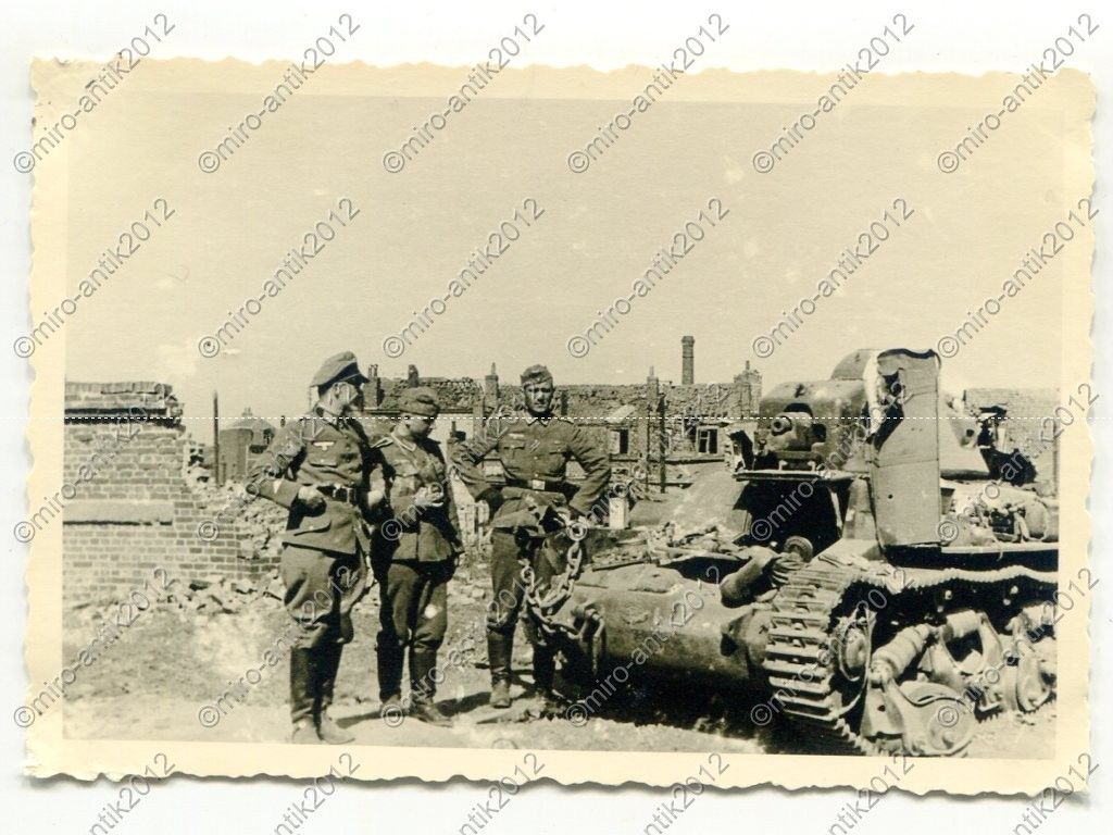 Foto, Nahaufnahme, zerstörter feindlicher Panzer