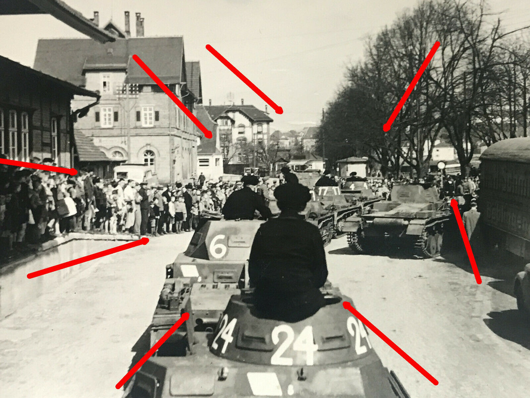 Foto, Panzer Kolonne in Göttingen, frühes Foto, Panzerschutzmütze