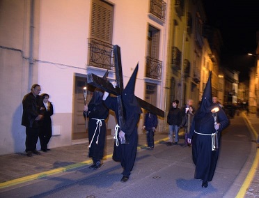 Festivals and traditions marking the yearly cycle of the seasons Procession-Sanch-3