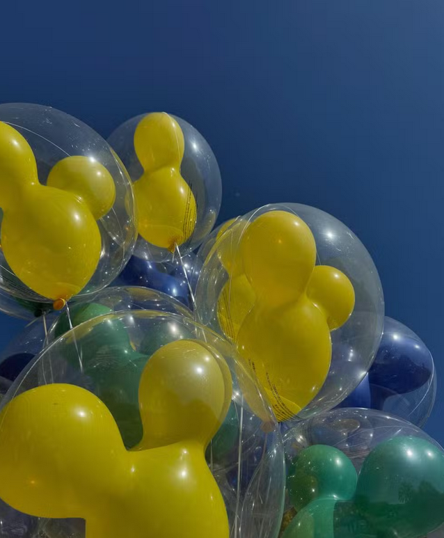 Screenshot-2024-11-07-at-08-06-24-Kourtney-Kardashian-monta-mini-parque-da-Disney-para-anivers-rio-d