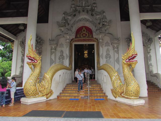 Explorando Chiang Mai. Doi Suthep, centro ciudad y Saturday Market - Nuestra primera vez en el Sudeste Asiático. Tailandia en Junio de 2018 (16)