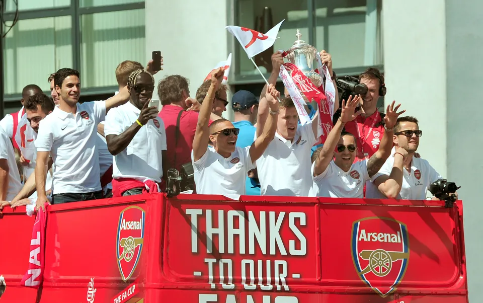 mikel-arteta-bacary-sagna-kieran-91052595.webp